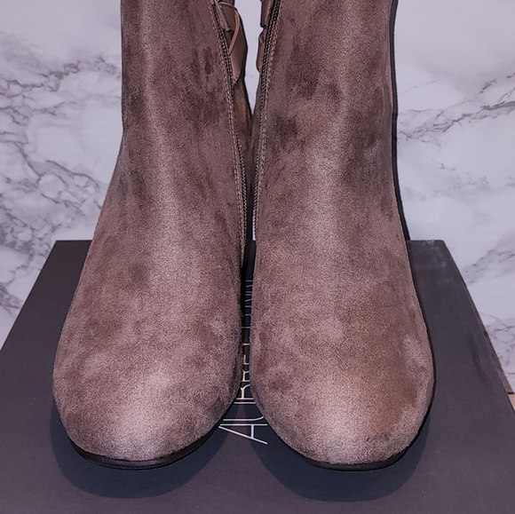 Aubrey Lynn Tan Suede Bootie Sz 10W - Picture 4 of 5